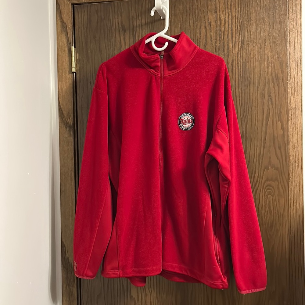 Antigua MN Twins red light weight jacket. Size XL. Little wear.